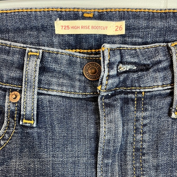 Levi's 725 High Rise Boot cut Women's Jeans sz 26 Classic Casual Comfort & Fit - Picture 4 of 16